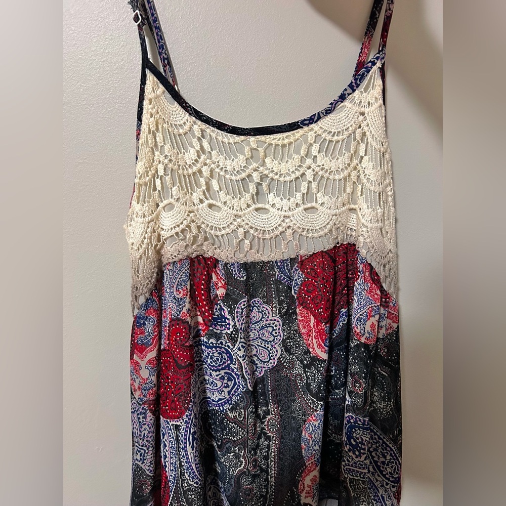Gimmicks by BKE Ombré Cream Lavender Lace Crotchet Top with Adjustable Straps.